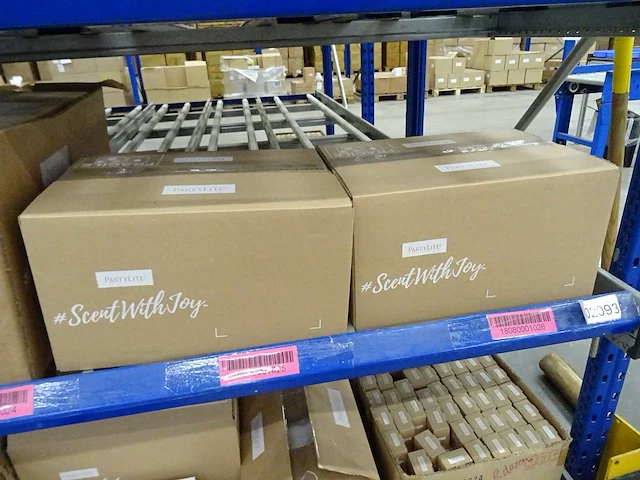 Partij partylite kaarsen en woningaccessoires, circa 980 items - afbeelding 3 van  23