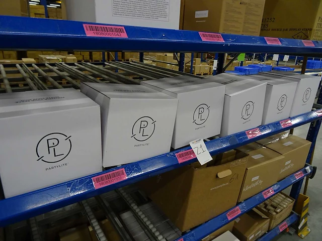 Partij partylite kaarsen en woningaccessoires, circa 980 items - afbeelding 10 van  23