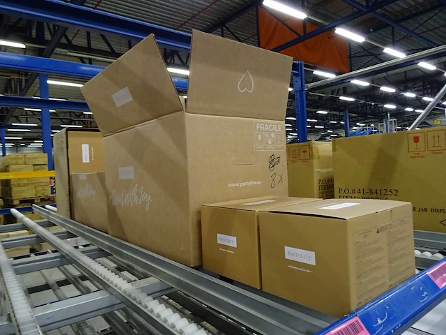Partij partylite kaarsen en woningaccessoires, circa 980 items - afbeelding 14 van  23