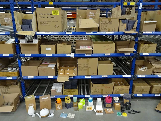 Partij partylite kaarsen, geurproducten en woningaccessoires, circa 1150 items - afbeelding 1 van  27