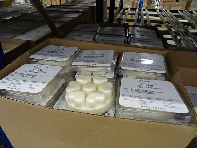 Partij partylite kaarsen, geurproducten en woningaccessoires, circa 1235 items - afbeelding 4 van  30