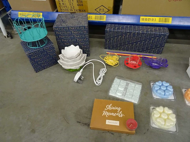 Partij partylite kaarsen, geurproducten en woningaccessoires, circa 1235 items - afbeelding 23 van  30