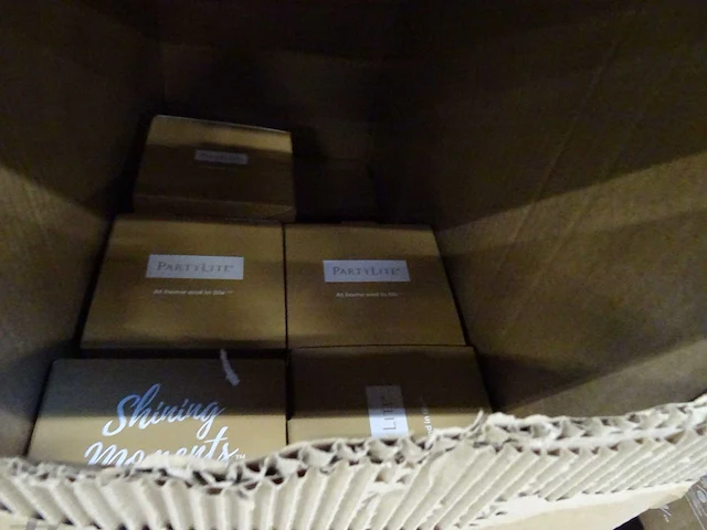 Partij partylite kaarsen, geurproducten en woningaccessoires, circa 1295 items - afbeelding 5 van  27