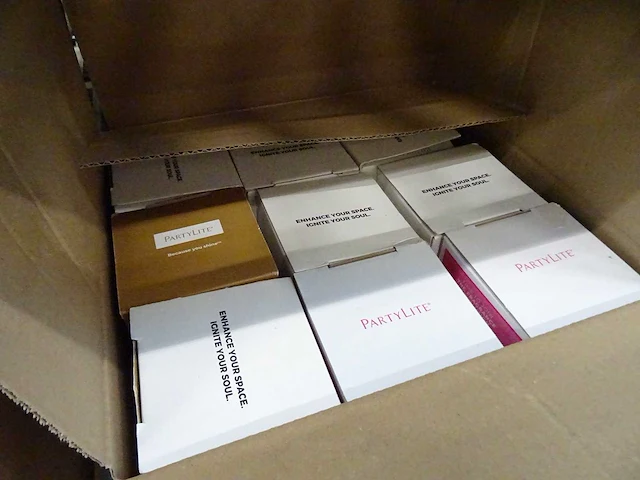 Partij partylite kaarsen, geurproducten en woningaccessoires, circa 1295 items - afbeelding 7 van  27