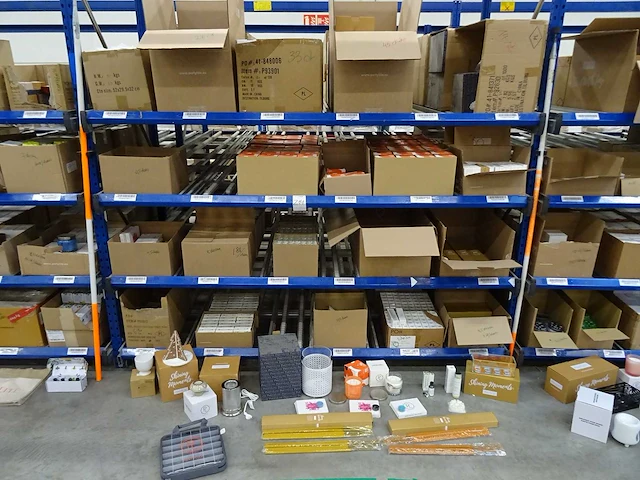 Partij partylite kaarsen, geurproducten en woningaccessoires, circa 1295 items - afbeelding 1 van  27