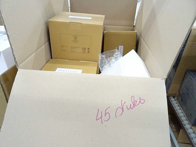 Partij partylite kaarsen, geurproducten en woningaccessoires, circa 1295 items - afbeelding 17 van  27