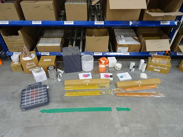 Partij partylite kaarsen, geurproducten en woningaccessoires, circa 1295 items - afbeelding 12 van  27
