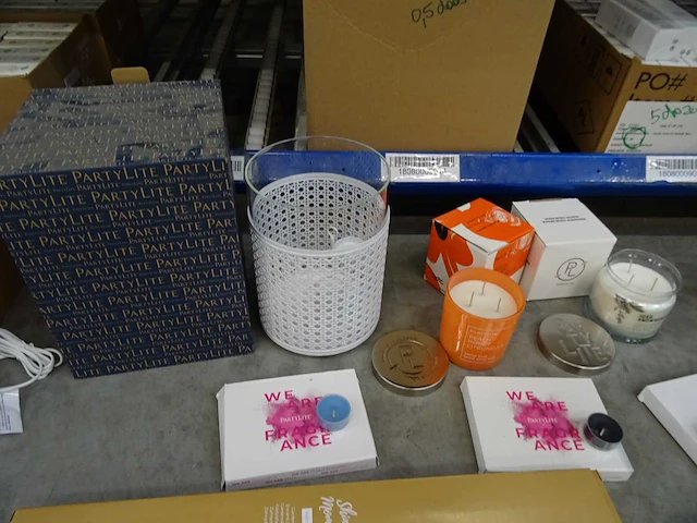 Partij partylite kaarsen, geurproducten en woningaccessoires, circa 1295 items - afbeelding 23 van  27