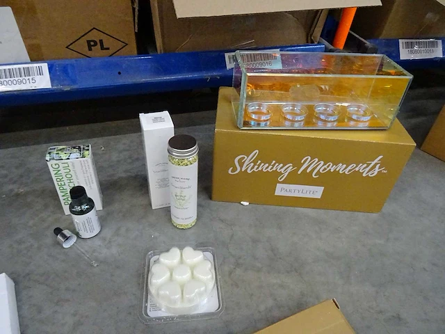 Partij partylite kaarsen, geurproducten en woningaccessoires, circa 1295 items - afbeelding 26 van  27
