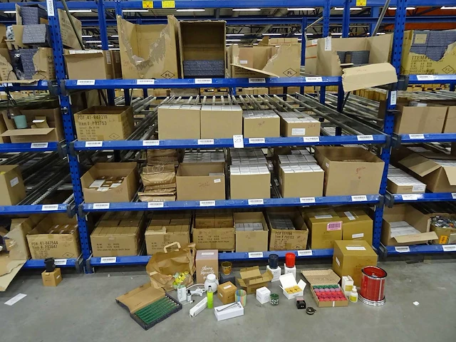 Partij partylite kaarsen, geurproducten en woningaccessoires, circa 1410 items - afbeelding 1 van  25
