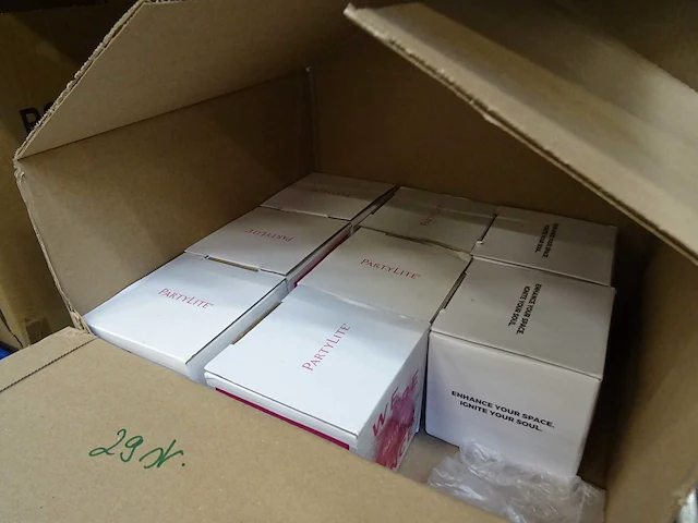 Partij partylite kaarsen, geurproducten en woningaccessoires, circa 1435 items - afbeelding 11 van  27