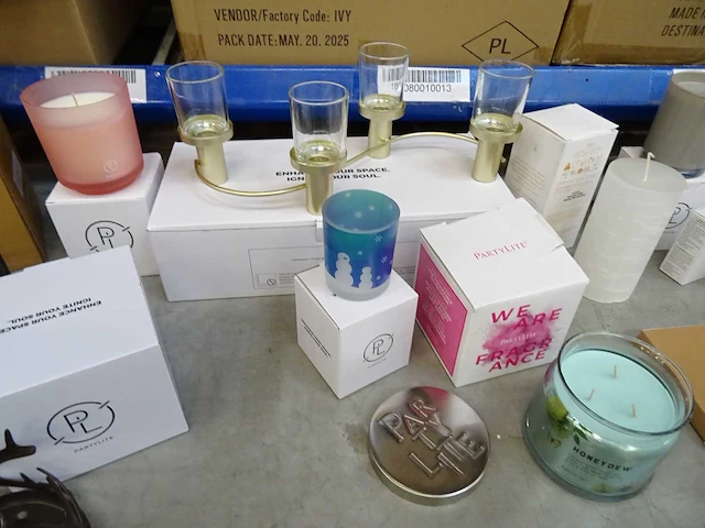 Partij partylite kaarsen, geurproducten en woningaccessoires, circa 1435 items - afbeelding 22 van  27