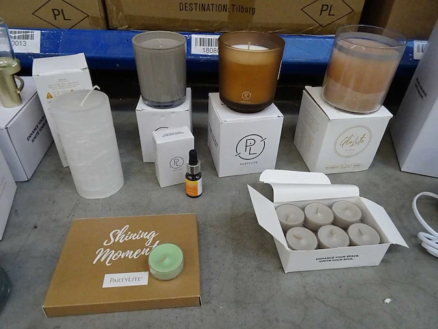 Partij partylite kaarsen, geurproducten en woningaccessoires, circa 1435 items - afbeelding 23 van  27