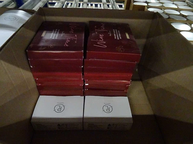 Partij partylite kaarsen, geurproducten en woningaccessoires, circa 1470 items - afbeelding 13 van  26