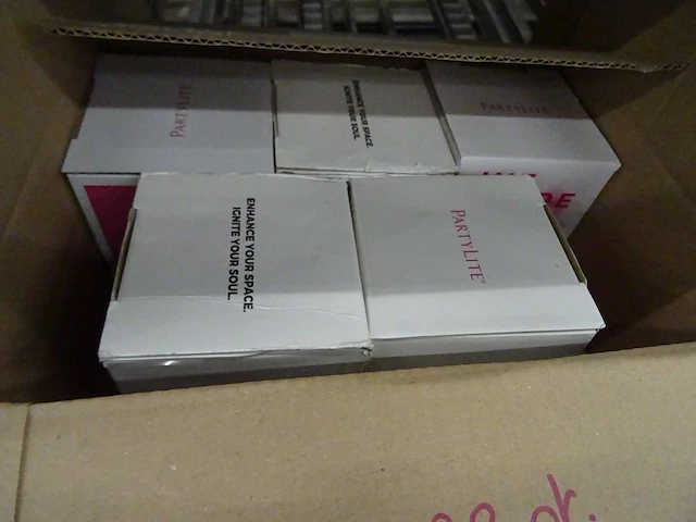 Partij partylite kaarsen, geurproducten en woningaccessoires, circa 1470 items - afbeelding 26 van  26
