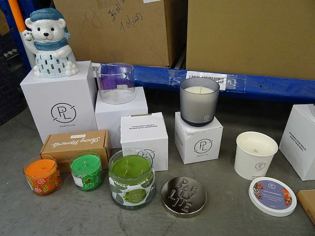 Partij partylite kaarsen, geurproducten en woningaccessoires, circa 1530 items - afbeelding 9 van  26
