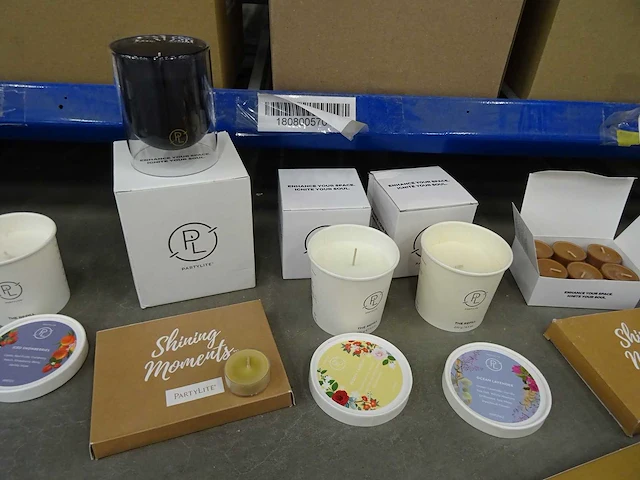 Partij partylite kaarsen, geurproducten en woningaccessoires, circa 1530 items - afbeelding 10 van  26