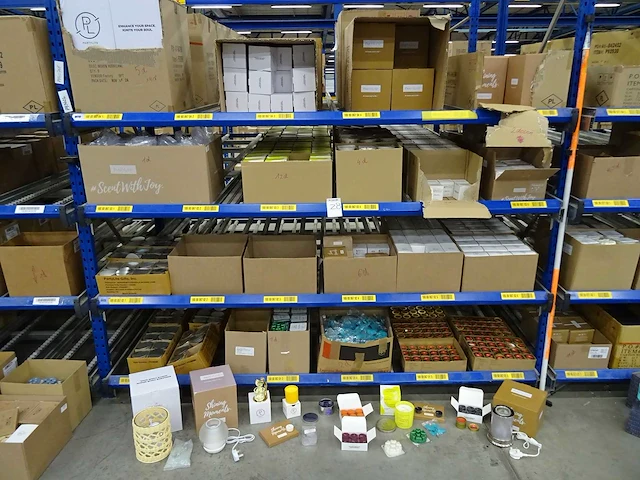 Partij partylite kaarsen, geurproducten en woningaccessoires, circa 1880 items - afbeelding 20 van  23