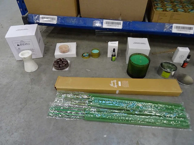 Partij partylite kaarsen, geurproducten en woningaccessoires, circa 1925 items - afbeelding 20 van  21