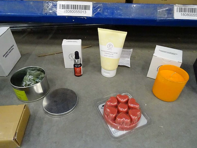 Partij partylite kaarsen, geurproducten en woningaccessoires, circa 1925 items - afbeelding 21 van  21