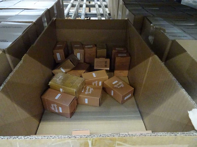 Partij partylite kaarsen, geurproducten en woningaccessoires, circa 2120 items - afbeelding 4 van  21