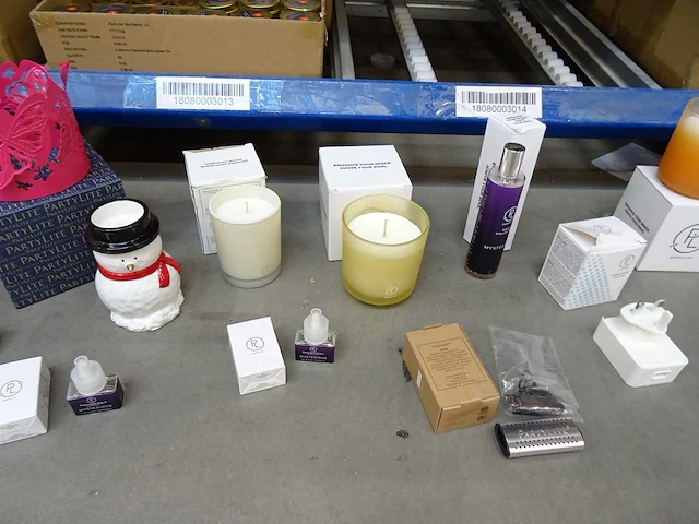 Partij partylite kaarsen, geurproducten en woningaccessoires, circa 2120 items - afbeelding 13 van  21