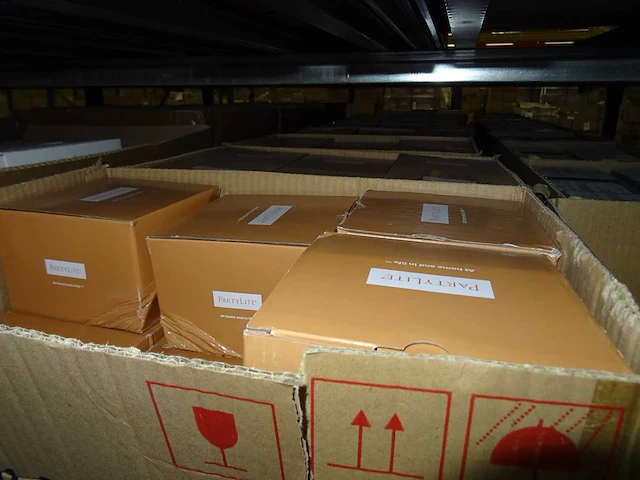 Partij partylite kaarsen, geurproducten en woningaccessoires, circa 2680 items - afbeelding 3 van  28