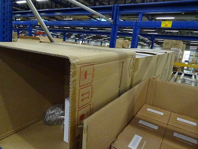 Partij partylite kaarsen, geurproducten en woningaccessoires, circa 2680 items - afbeelding 24 van  28