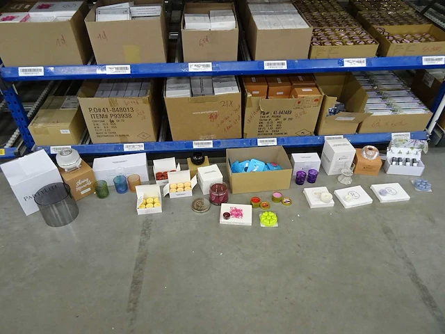 Partij partylite kaarsen, geurproducten en woningaccessoires, circa 2680 items - afbeelding 11 van  28