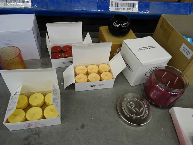Partij partylite kaarsen, geurproducten en woningaccessoires, circa 2680 items - afbeelding 16 van  28