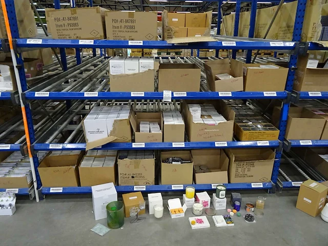 Partij partylite kaarsen, geurproducten en woningaccessoires, circa 840 items - afbeelding 16 van  23