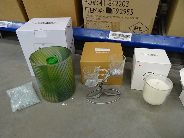 Partij partylite kaarsen, geurproducten en woningaccessoires, circa 840 items - afbeelding 9 van  23