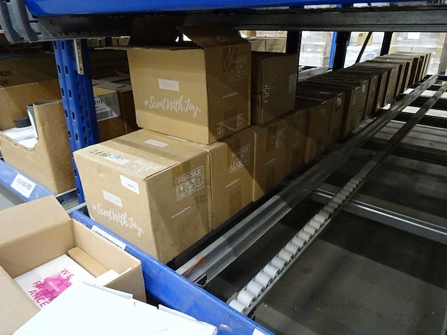 Partij partylite kaarsen, handcrème en woningaccessoires, circa 2330 items - afbeelding 4 van  25