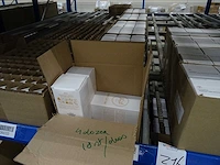 Partij partylite kaarsen, handcrème en woningaccessoires, circa 2330 items - afbeelding 14 van  25