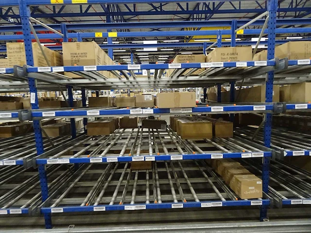 Partij partylite kaarsen, handcrème en woningaccessoires, circa 2330 items - afbeelding 18 van  25