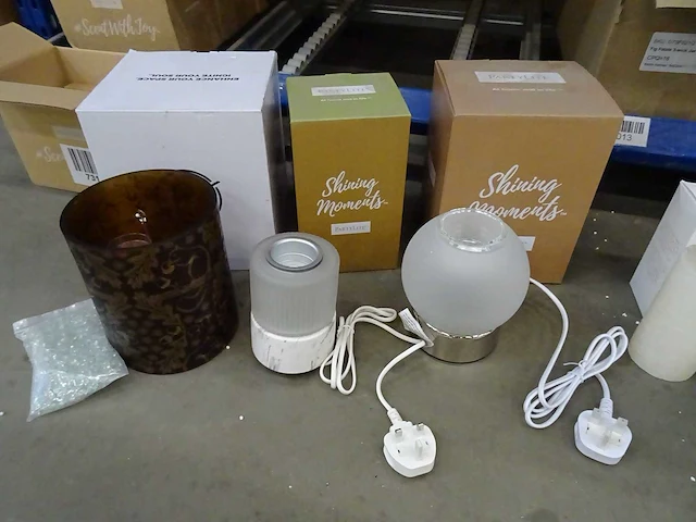 Partij partylite kaarsen, handcrème en woningaccessoires, circa 2330 items - afbeelding 19 van  25