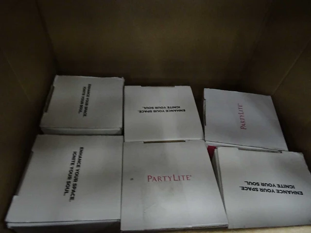 Partij partylite kaarsen, huidverzorging en woningaccessoires, circa 2105 items - afbeelding 9 van  25