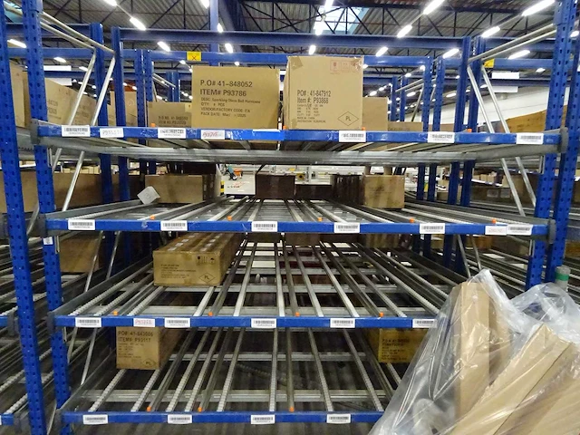 Partij partylite kaarsen, huidverzorging en woningaccessoires, circa 2105 items - afbeelding 18 van  25