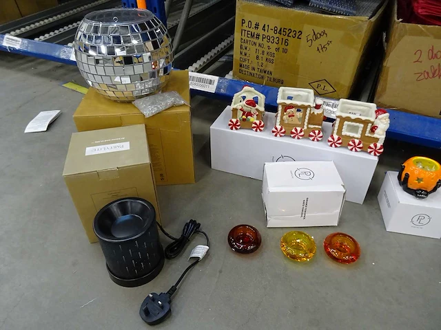 Partij partylite kaarsen, huidverzorging en woningaccessoires, circa 2105 items - afbeelding 19 van  25