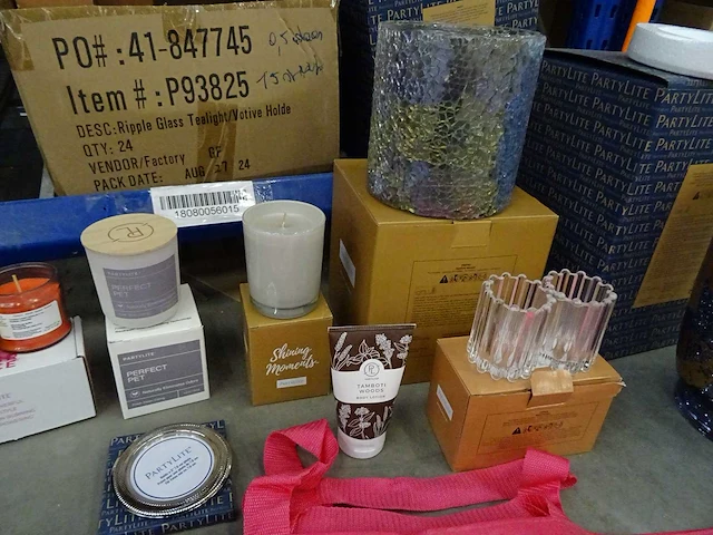 Partij partylite kaarsen, huidverzorging en woningaccessoires, circa 2105 items - afbeelding 22 van  25