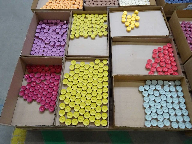 Partij partylite theelichten, 28 dozen - afbeelding 2 van  5