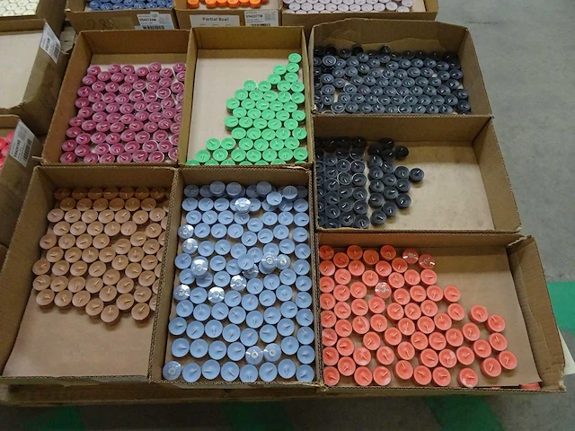 Partij partylite theelichten, 28 dozen - afbeelding 3 van  5