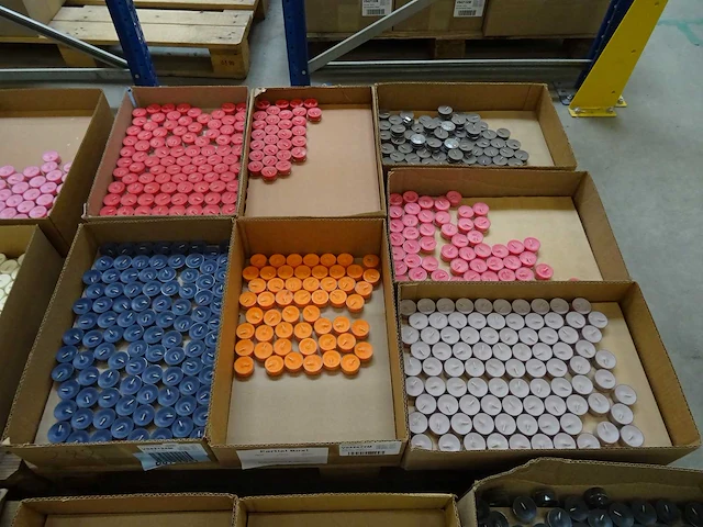 Partij partylite theelichten, 28 dozen - afbeelding 4 van  5