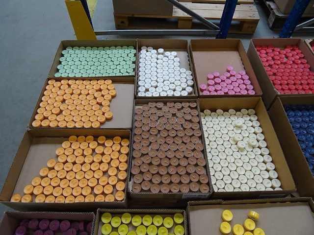 Partij partylite theelichten, 28 dozen - afbeelding 5 van  5