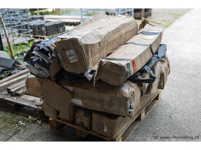 Partij partytenten op pallet - afbeelding 3 van  3