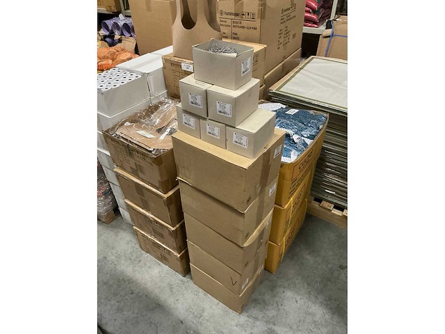 Partij patenthaften mossing pegs 10x30mm (56x) - afbeelding 3 van  4