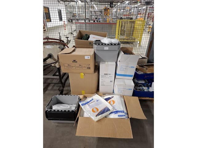 Partij pbm materiaal o.a. kleenguard - afbeelding 1 van  10