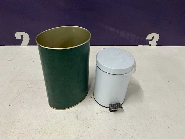 Partij pedaalemmers en afvalbakken - afbeelding 1 van  11