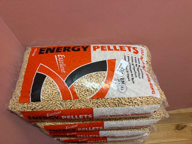 Partij pellets voor pelletkachel 8x15kg - afbeelding 2 van  2