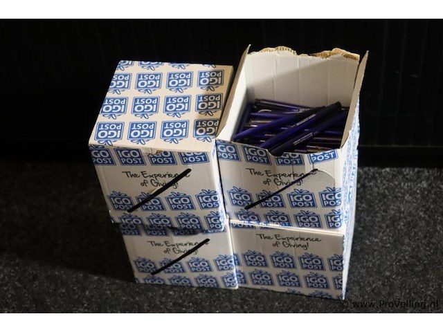 Partij pennen met opdruk "ubcro sport & health center" - afbeelding 1 van  3